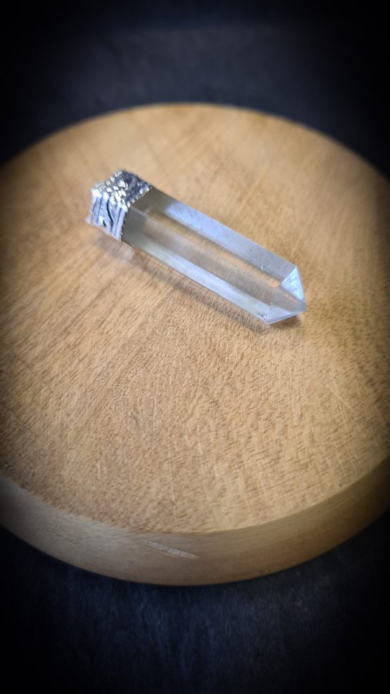 Pendentif pointe en cristal de roche