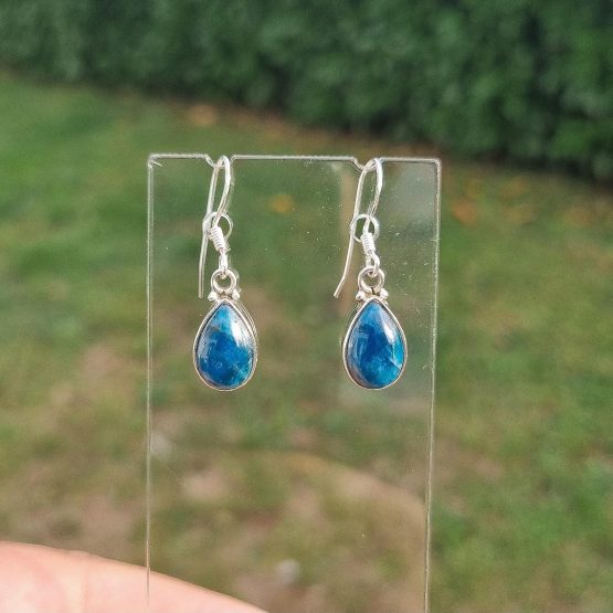 Boucles d'oreilles en apatite bleue