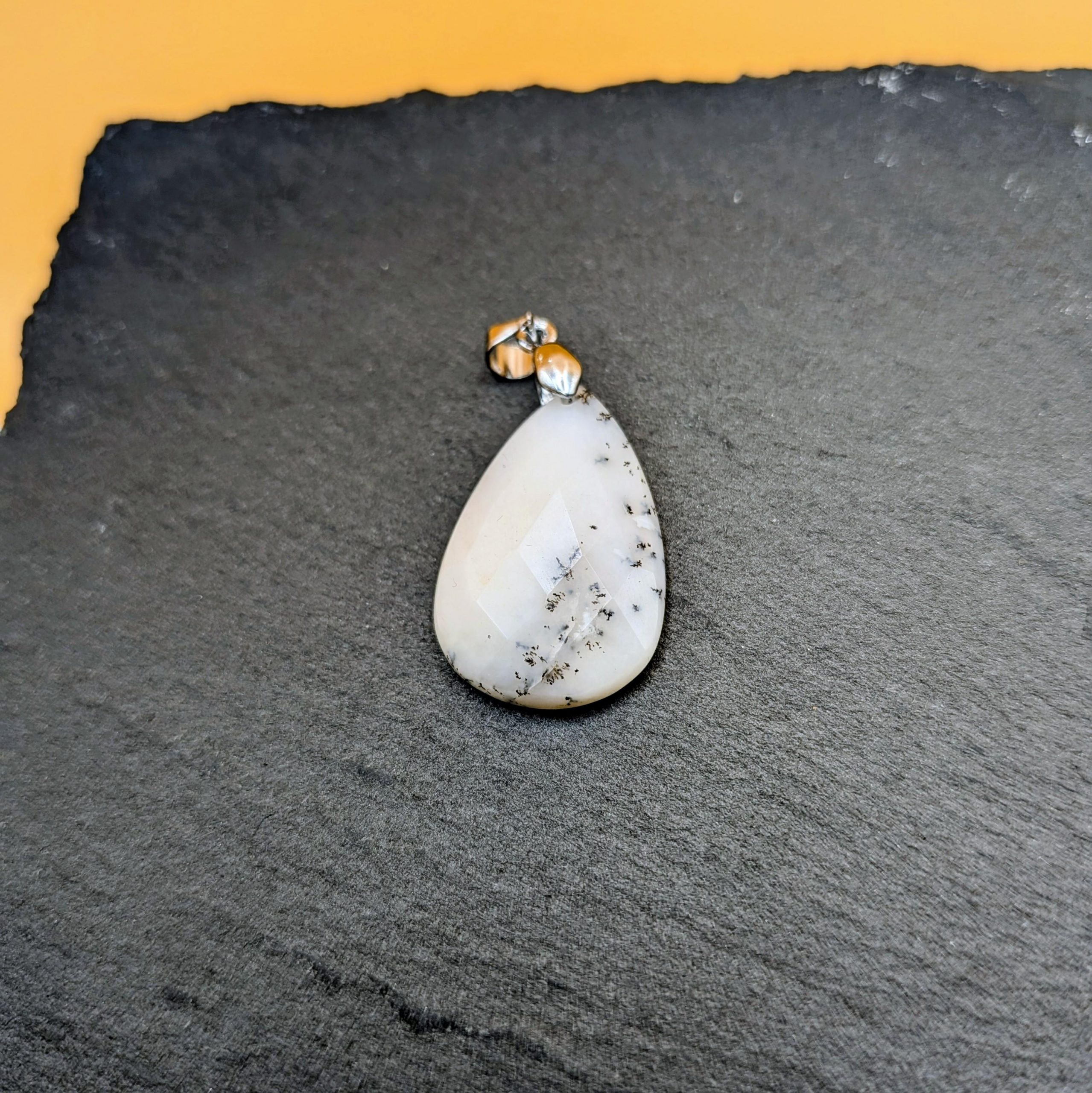 pendentif_merlinite_2