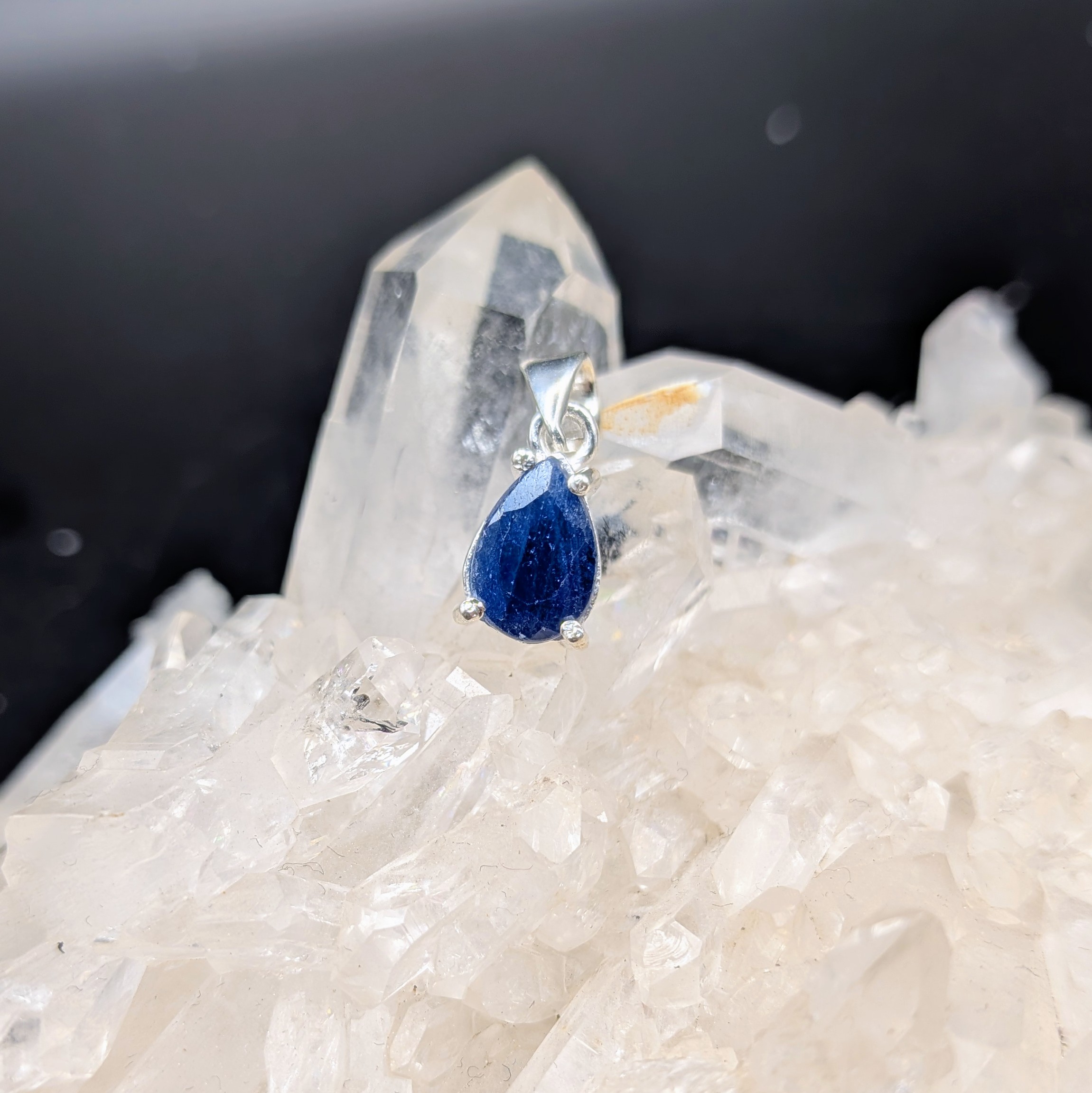 Pendentif Saphir facetté + argent 925 (pièce unique, qualité extra)