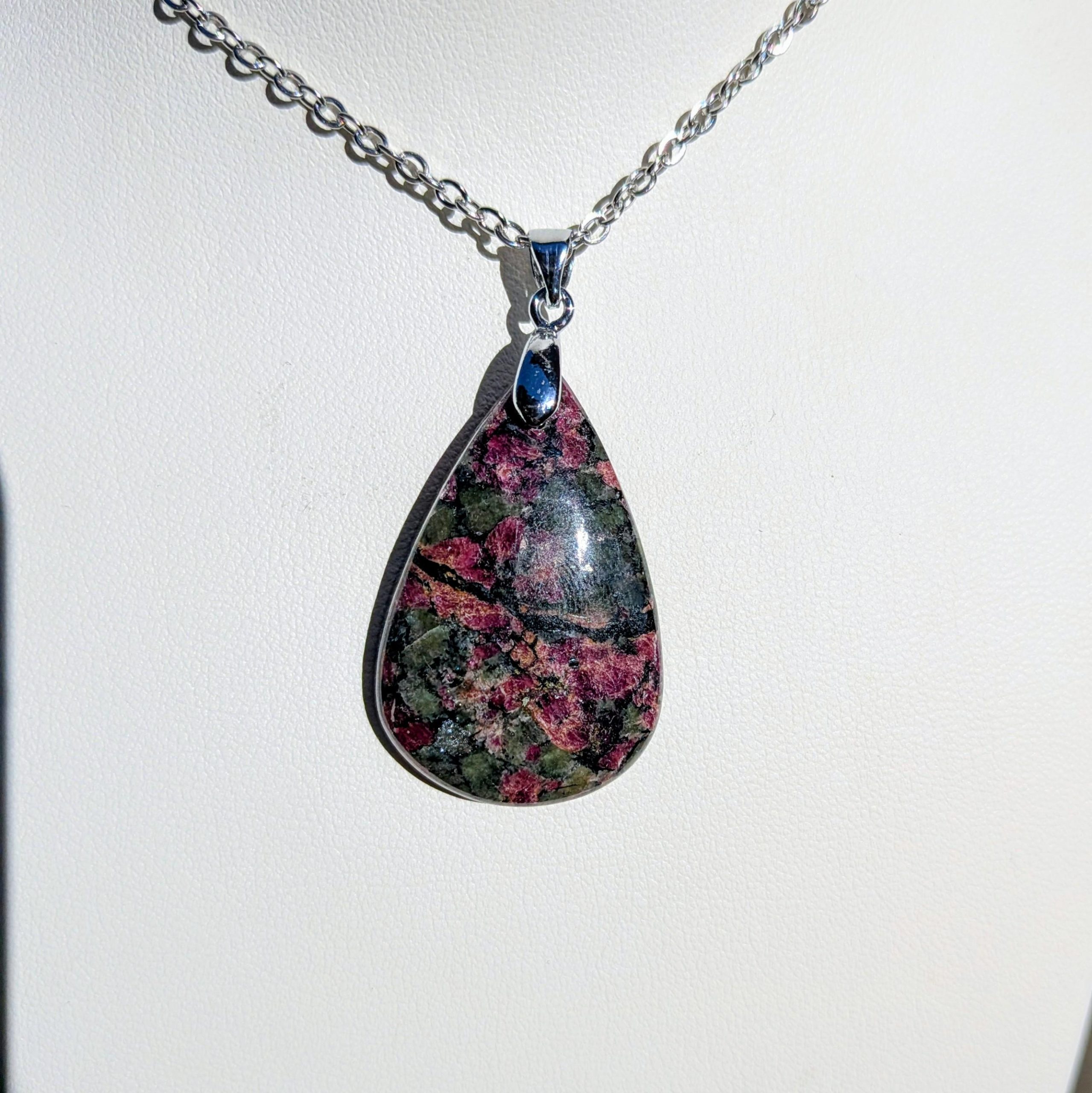 pendentif_eudialyte_2