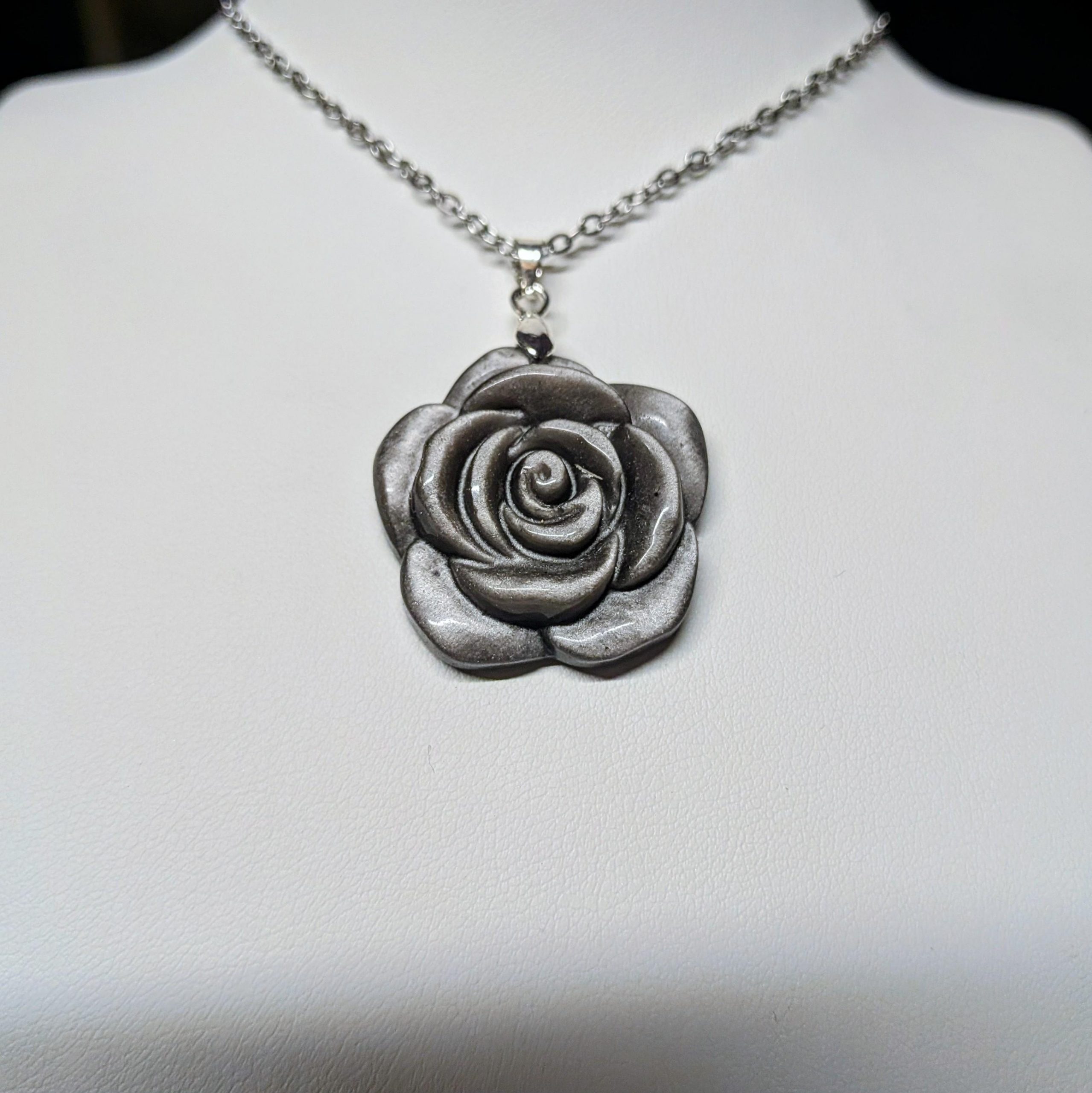 Pendentif "Rose" en Obsidienne argentée