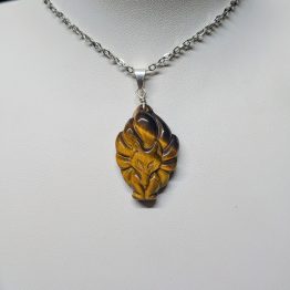 Pendentif Kitsune en Oeil de Tigre