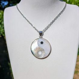 Pendentif "Yin/Yang" en Nacre (pièce unique)