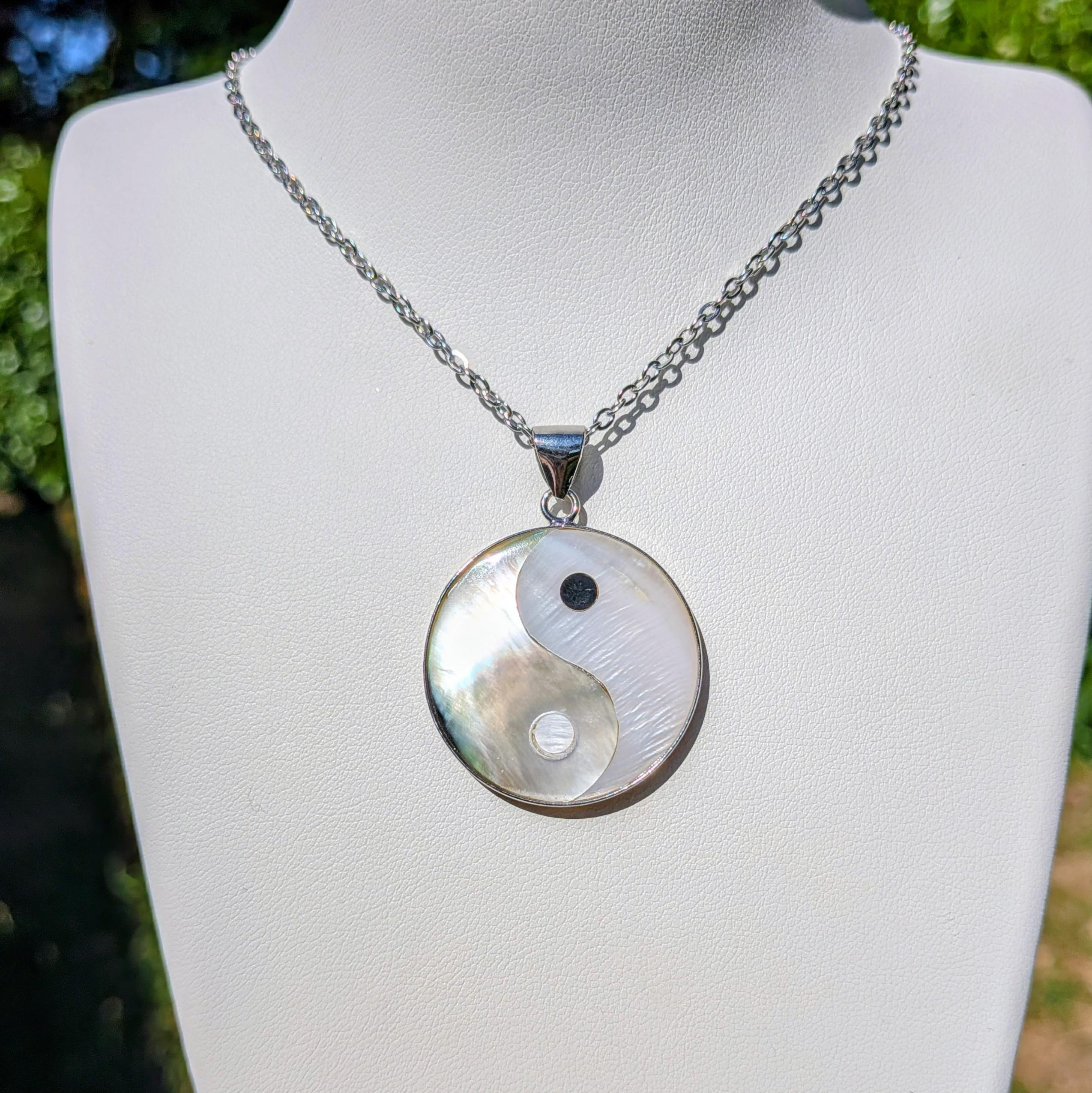 Pendentif "Yin/Yang" en Nacre (pièce unique)