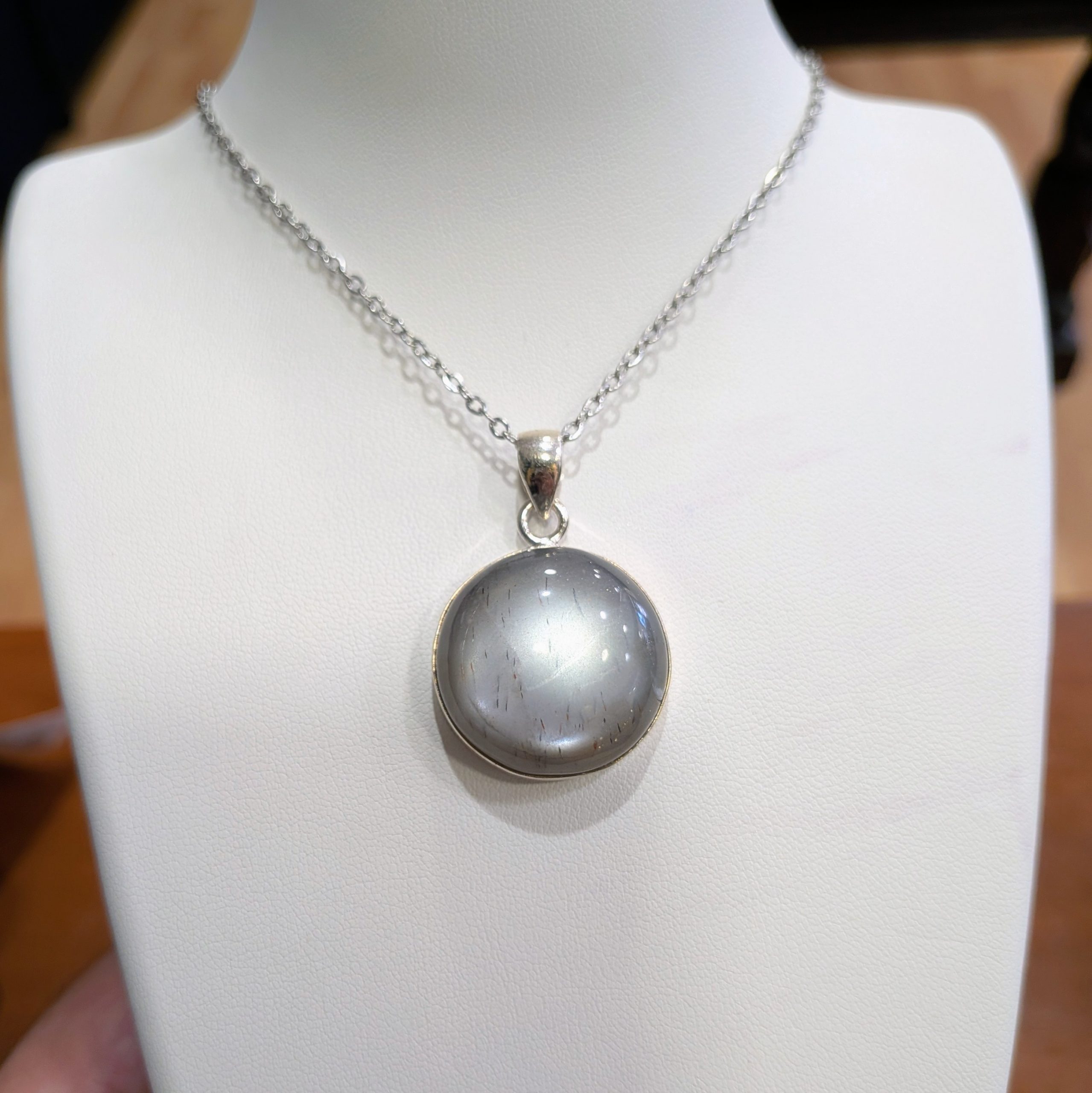 pendentif_pierre_de_lune_grise_1